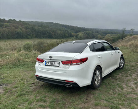 Білий Кіа K5, об'ємом двигуна 2 л та пробігом 300 тис. км за 10450 $, фото 4 на Automoto.ua