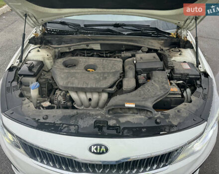 Киа K5 2018 в Киеве на Automoto.ua Белый Киа K5, объемом двигателя 2 л и пробегом 157 тыс. км за 14500 $, фото 10 на Automoto.ua
