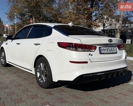 Белый Киа K5, объемом двигателя 2 л и пробегом 153 тыс. км за 16300 $, фото 2 на Automoto.ua