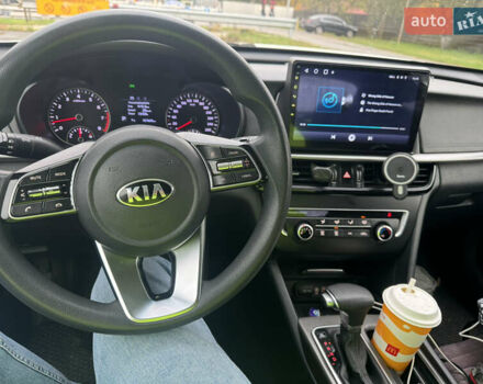 Киа K5 2018 в Киеве на Automoto.ua Белый Киа K5, объемом двигателя 2 л и пробегом 157 тыс. км за 14500 $, фото 12 на Automoto.ua
