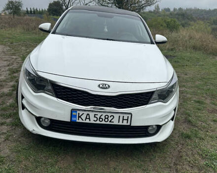 Білий Кіа K5, об'ємом двигуна 2 л та пробігом 300 тис. км за 10450 $, фото 3 на Automoto.ua