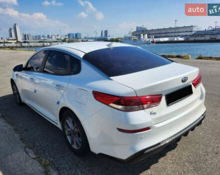 Белый Киа K5, объемом двигателя 2 л и пробегом 143 тыс. км за 16000 $, фото 3 на Automoto.ua