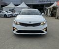 Белый Киа K5, объемом двигателя 2 л и пробегом 405 тыс. км за 12490 $, фото 1 на Automoto.ua