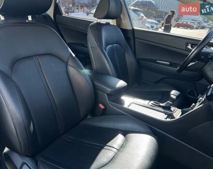 Белый Киа K5, объемом двигателя 2 л и пробегом 153 тыс. км за 16300 $, фото 11 на Automoto.ua