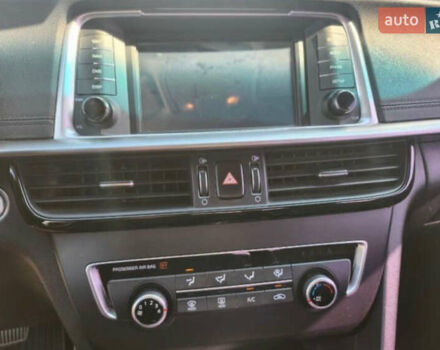 Белый Киа K5, объемом двигателя 2 л и пробегом 143 тыс. км за 16000 $, фото 10 на Automoto.ua