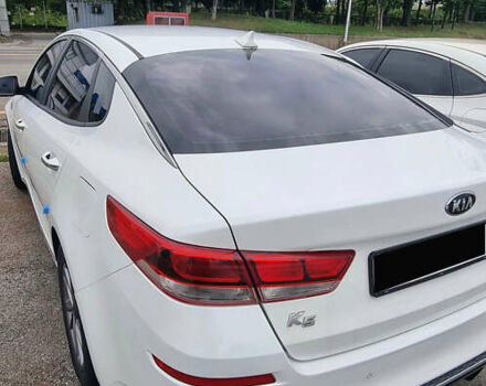 Белый Киа K5, объемом двигателя 2 л и пробегом 143 тыс. км за 16000 $, фото 7 на Automoto.ua