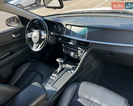 Белый Киа K5, объемом двигателя 2 л и пробегом 153 тыс. км за 16300 $, фото 9 на Automoto.ua