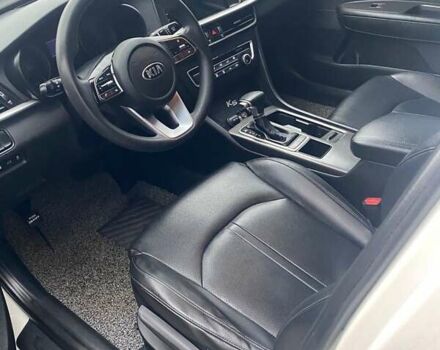 Білий Кіа K5, об'ємом двигуна 2 л та пробігом 405 тис. км за 12490 $, фото 7 на Automoto.ua
