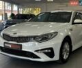 Белый Киа K5, объемом двигателя 2 л и пробегом 324 тыс. км за 12990 $, фото 3 на Automoto.ua