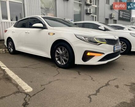 Білий Кіа K5, об'ємом двигуна 2 л та пробігом 405 тис. км за 12490 $, фото 1 на Automoto.ua