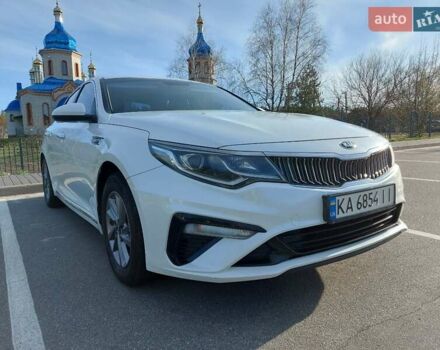 Белый Киа K5, объемом двигателя 2 л и пробегом 213 тыс. км за 16355 $, фото 6 на Automoto.ua