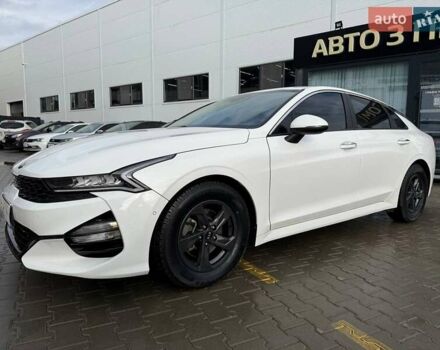Білий Кіа K5, об'ємом двигуна 2 л та пробігом 167 тис. км за 19999 $, фото 2 на Automoto.ua