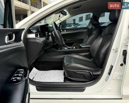 Білий Кіа K5, об'ємом двигуна 2 л та пробігом 167 тис. км за 19999 $, фото 13 на Automoto.ua