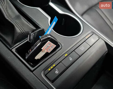 Білий Кіа K5, об'ємом двигуна 2 л та пробігом 51 тис. км за 18700 $, фото 14 на Automoto.ua