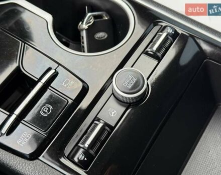 Білий Кіа K5, об'ємом двигуна 2 л та пробігом 167 тис. км за 19999 $, фото 38 на Automoto.ua