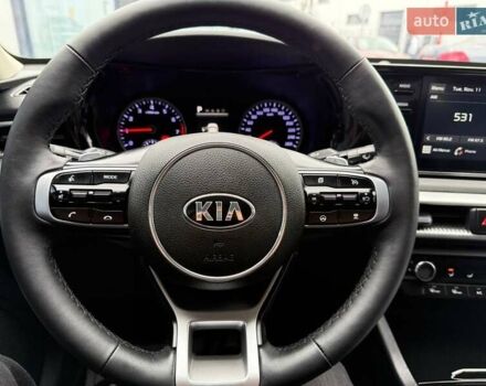 Білий Кіа K5, об'ємом двигуна 2 л та пробігом 167 тис. км за 19999 $, фото 27 на Automoto.ua