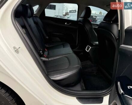 Білий Кіа K5, об'ємом двигуна 2 л та пробігом 167 тис. км за 19999 $, фото 20 на Automoto.ua