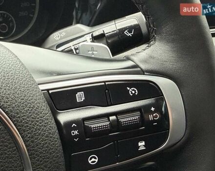 Білий Кіа K5, об'ємом двигуна 2 л та пробігом 167 тис. км за 19999 $, фото 31 на Automoto.ua