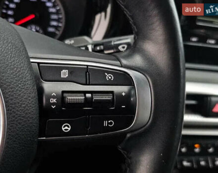 Білий Кіа K5, об'ємом двигуна 2 л та пробігом 51 тис. км за 18700 $, фото 13 на Automoto.ua