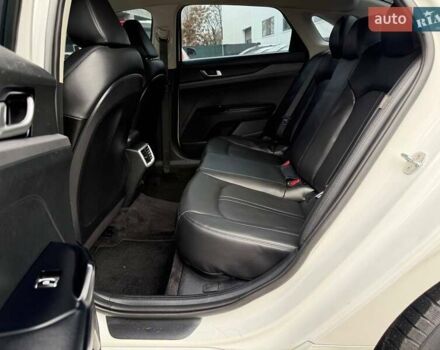 Білий Кіа K5, об'ємом двигуна 2 л та пробігом 167 тис. км за 19999 $, фото 16 на Automoto.ua