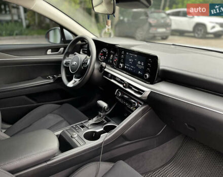 Білий Кіа K5, об'ємом двигуна 1.6 л та пробігом 12 тис. км за 21900 $, фото 23 на Automoto.ua