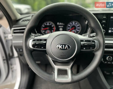 Білий Кіа K5, об'ємом двигуна 1.6 л та пробігом 12 тис. км за 20800 $, фото 23 на Automoto.ua