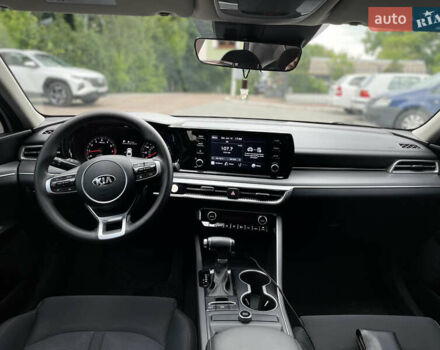 Белый Киа K5, объемом двигателя 1.6 л и пробегом 12 тыс. км за 20800 $, фото 4 на Automoto.ua