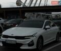 Белый Киа K5, объемом двигателя 2 л и пробегом 125 тыс. км за 25900 $, фото 1 на Automoto.ua