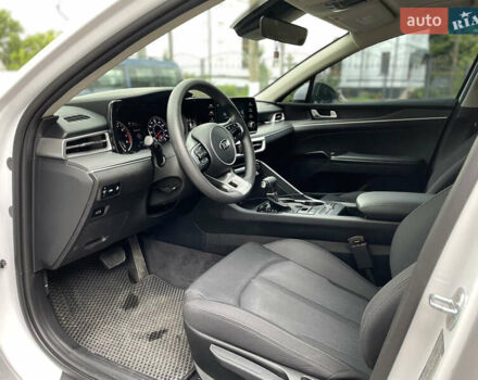 Білий Кіа K5, об'ємом двигуна 1.6 л та пробігом 12 тис. км за 20800 $, фото 19 на Automoto.ua