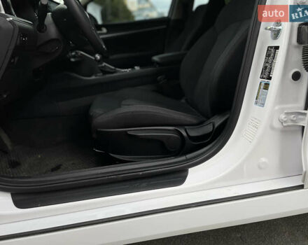 Белый Киа K5, объемом двигателя 1.6 л и пробегом 12 тыс. км за 20800 $, фото 37 на Automoto.ua