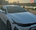 Белый Киа K5, объемом двигателя 2 л и пробегом 102 тыс. км за 23900 $, фото 1 на Automoto.ua