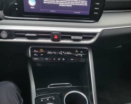 Белый Киа K5, объемом двигателя 2 л и пробегом 150 тыс. км за 24200 $, фото 4 на Automoto.ua