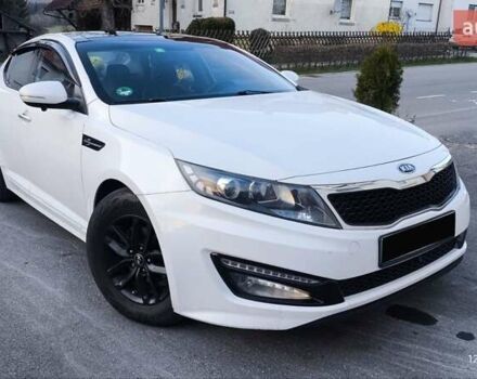 Белый Киа K5, объемом двигателя 2 л и пробегом 363 тыс. км за 7600 $, фото 1 на Automoto.ua