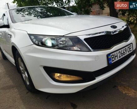 Белый Киа K5, объемом двигателя 2 л и пробегом 172 тыс. км за 7200 $, фото 1 на Automoto.ua