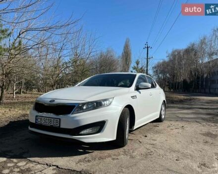 Белый Киа K5, объемом двигателя 2 л и пробегом 200 тыс. км за 7000 $, фото 1 на Automoto.ua