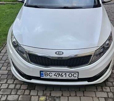 Кіа K5 2011 у Самборе на Automoto.ua Білий Кіа K5, об'ємом двигуна 2 л та пробігом 255 тис. км за 10300 $, фото 1 на Automoto.ua