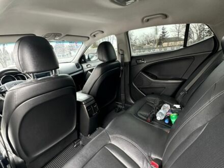 Белый Киа K5, объемом двигателя 2 л и пробегом 322 тыс. км за 8500 $, фото 1 на Automoto.ua