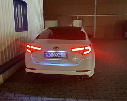 Белый Киа K5, объемом двигателя 2 л и пробегом 330 тыс. км за 9500 $, фото 1 на Automoto.ua