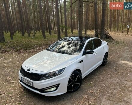 Белый Киа K5, объемом двигателя 2 л и пробегом 204 тыс. км за 10500 $, фото 1 на Automoto.ua
