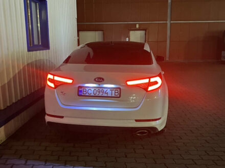 Білий Кіа K5, об'ємом двигуна 2 л та пробігом 330 тис. км за 9500 $, фото 1 на Automoto.ua