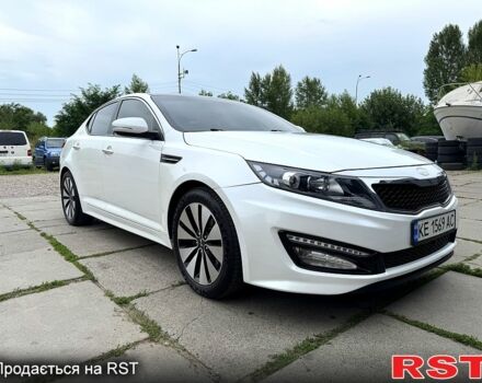 Білий Кіа K5, об'ємом двигуна 2 л та пробігом 222 тис. км за 10500 $, фото 1 на Automoto.ua