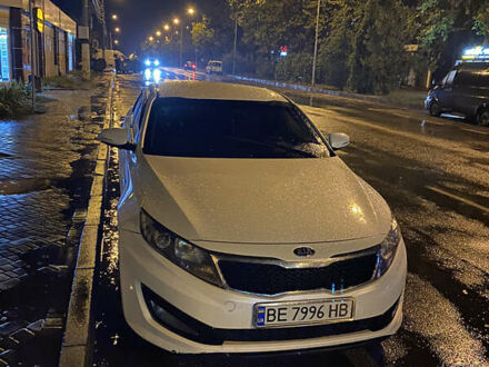 Киа K5 2012 в Николаеве на Automoto.ua Белый Киа K5, объемом двигателя 2 л и пробегом 450 тыс. км за 8000 $, фото 1 на Automoto.ua