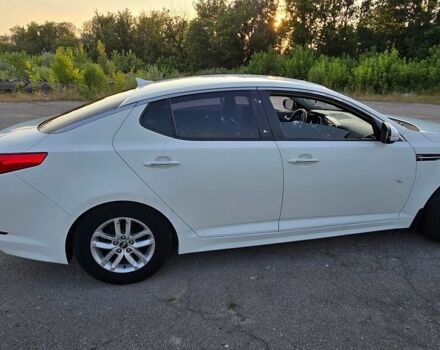 Белый Киа K5, объемом двигателя 2 л и пробегом 305 тыс. км за 6400 $, фото 1 на Automoto.ua