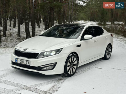 Белый Киа K5, объемом двигателя 2 л и пробегом 236 тыс. км за 9800 $, фото 1 на Automoto.ua