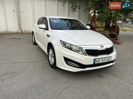 Белый Киа K5, объемом двигателя 2 л и пробегом 241 тыс. км за 9800 $, фото 1 на Automoto.ua