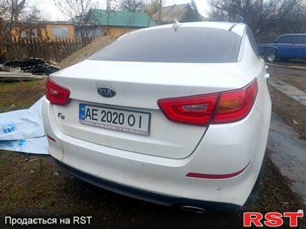 Белый Киа K5, объемом двигателя 2 л и пробегом 200 тыс. км за 5000 $, фото 1 на Automoto.ua