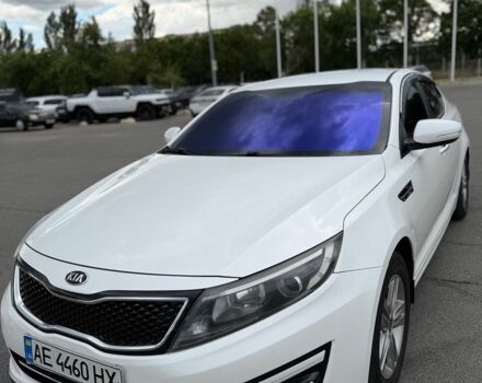Белый Киа K5, объемом двигателя 2 л и пробегом 235 тыс. км за 9999 $, фото 1 на Automoto.ua