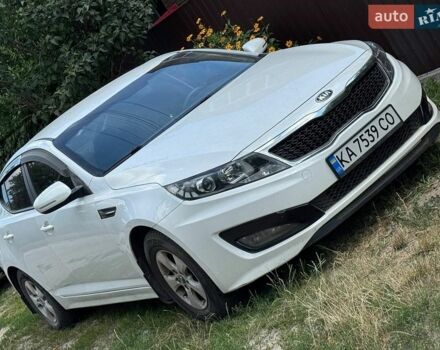 Белый Киа K5, объемом двигателя 2 л и пробегом 174 тыс. км за 7000 $, фото 1 на Automoto.ua