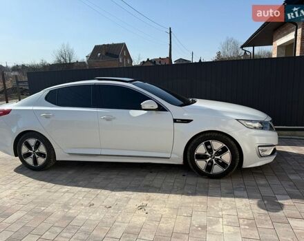 Белый Киа K5, объемом двигателя 2 л и пробегом 234 тыс. км за 12500 $, фото 1 на Automoto.ua