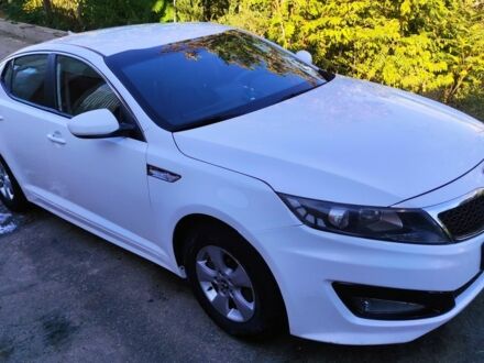 Білий Кіа K5, об'ємом двигуна 2 л та пробігом 100 тис. км за 8000 $, фото 1 на Automoto.ua